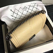 CHANEL MEDIUM CHEVRON LAMBSKIN QUILTED BOY BAG BEIGE A13043 VS 00767 - 3