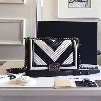 CHANEL MEDIUM CHEVRON QUILTED BOY BAG WHITE AND BLACK A13044 VS 04002