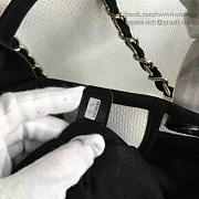 CHANEL SHOPPING BAG WHITE A68046 VS 08728 - 3
