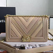 CHANEL CHEVRON QUILTED MEDIUM BOY BAG BEIGE A67086 VS 03308 - 3