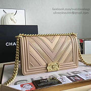 CHANEL CHEVRON QUILTED MEDIUM BOY BAG BEIGE A67086 VS 03308 - 4