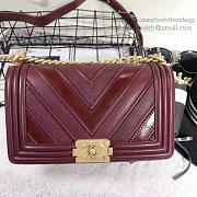 CHANEL CHEVRON QUILTED MEDIUM BOY BAG BURGUNDY A67086 VS 06664 - 4
