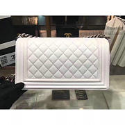 CHANEL QUILTED LAMBSKIN MEDIUM BOY BAG WHITE A67086 VS 07017 - 4