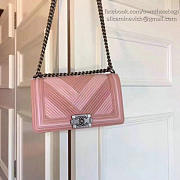 CHANEL MEDIUM CHEVRON LAMBSKIN QUILTED BOY BAG PINK A13044 VS 03443 - 4