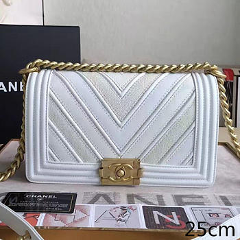 CHANEL CHEVRON QUILTED MEDIUM BOY BAG WHITE A67086 VS 08105