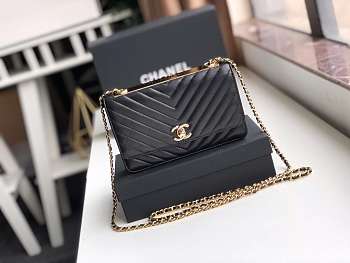 CHANEL LAMB SKIN V-TYPE CHAIN BAG BLACK