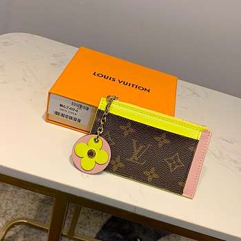 LV ZIPPER CLIP MONOGRAM CANVAS 02
