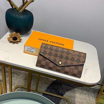 LV ENVELOPE WALLET RIVET INLAY