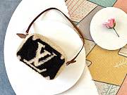LV M68599 TEDDY VILLUS POUCH - 1