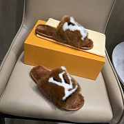 LV SLIPPERS 305 - 6