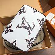 LV NEONOE MONOGRAM GIANT JUNGLE MM - 5