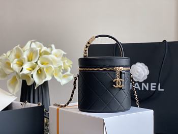 CHANEL 2020 PEARL COSMETIC BUCKET BAG BLACK 