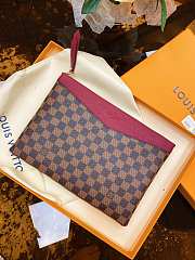 LOUIS VUITON DAILY POUCH N60262 SIZE 29.5 x 21 x 1 cm - 1