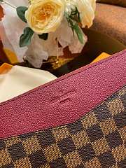 LOUIS VUITON DAILY POUCH N60262 SIZE 29.5 x 21 x 1 cm - 2