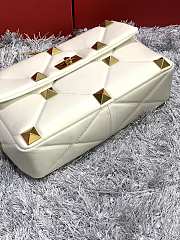 VALENTINO LARGE ROMAN STUD SHOULDER BAG BSF098 SIZE 30 x 20 x 12 CM - 3