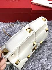 VALENTINO LARGE ROMAN STUD SHOULDER BAG BSF098 SIZE 30 x 20 x 12 CM - 4