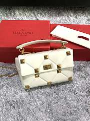 VALENTINO LARGE ROMAN STUD SHOULDER BAG BSF098 SIZE 30 x 20 x 12 CM - 6