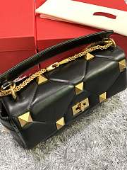 VALENTINO LARGE ROMAN STUD SHOULDER BAG BSF0NO SIZE 30 x 20 x 12 CM - 4
