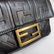 FENDI BAGUETTE BLACK 8BS017 SIZE 18.5 x 4.5 x 12 CM - 3