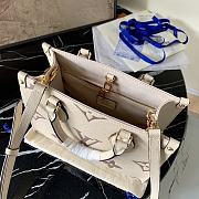 LOUIS VUITON ONTHEGO PM M45655 25 CM - 4