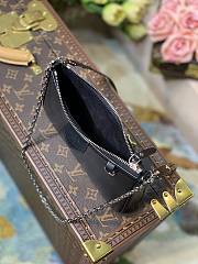 LV EASY POUCH ON STRAP M80471 SIZE 19 x 11.5 x 3 CM - 2
