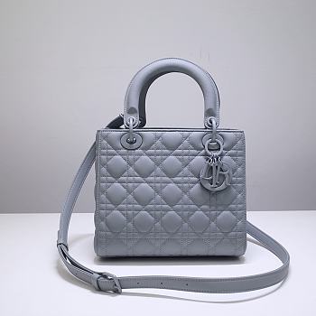 MEDIUM ULTRAMATTE LADY DIOR BAG DENIM BLUE M0565 SIZE 24 x 20 x 11 CM