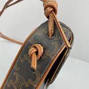 CELINE TRIANGLE BAG TAN 195902 SIZE 21 × 15 × 4 CM - 2