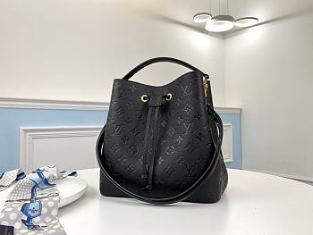 LV NÉONOÉ MM BLACK M45256 SIZE 26 x 26 x 17.5 CM