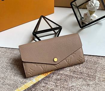 LV SARAH WALLET TOUTERELLE BEIGE M68708 SIZE 19 x 10 x 2 CM