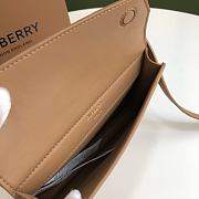 MINI HORSEFERRY PRINT TITLE BAG BROWN 80428521 SIZE 19 x 5 x 15 CM - 3