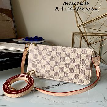 LV POCHETTE ACCESSOIRES N41207 SIZE 22.5 x 4 x 12.5 CM