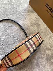 BURBERRY OLYMPIA POUCH 80434051 SIZE 21 x 4 x 12 CM - 4
