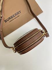 BURBERRY LOGO GRAPHIC LOUISE BAG 80276021 SIZE 17 x 7 x 17 CM - 2