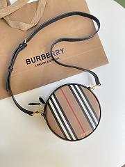 BURBERRY ICON STRIPE E-CANVAS LOUISE BAG 80272931 SIZE 17 x 7 x 17 CM - 1