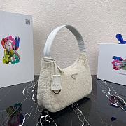 PRADA RE-EDITION 2000 SHEARLING MINI-BAG WHITE 1NE515 SIZE 23 x 14 x 5 CM - 6