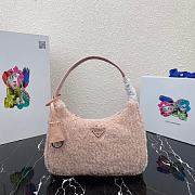 PRADA RE-EDITION 2000 SHEARLING MINI-BAG LIGHT PINK 1NE515 SIZE 23 x 14 x 5 CM - 1