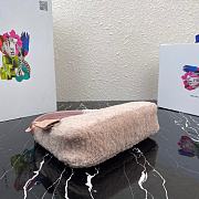 PRADA RE-EDITION 2000 SHEARLING MINI-BAG LIGHT PINK 1NE515 SIZE 23 x 14 x 5 CM - 3