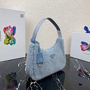 PRADA RE-EDITION 2000 SHEARLING MINI-BAG LIGHT BLUE 1NE515 SIZE 23 x 14 x 5 CM - 4