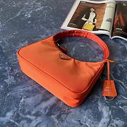 PRADA RE-EDITION 2000 NYLON MINI BAG ORANGE 1NE515 SIZE 23 × 17 × 6 CM - 5