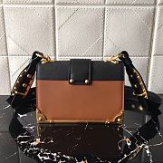 PRADA LEATHER PRADA CAHIER BAG BLACK/BROWN 1BD045 SIZE 20 x 14 x 8.5 CM - 2