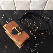 PRADA LEATHER PRADA CAHIER BAG BLACK/BROWN 1BD045 SIZE 20 x 14 x 8.5 CM - 5