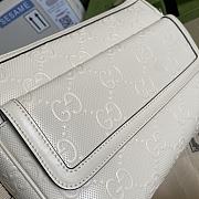 GUCCI GG EMBOSSED MESSENGER BAG WHITE 658565 SIZE 29 × 22 × 9.5 CM - 2