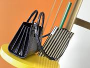 YSL CLASSIC SAC DE JOUR NANO BLACK 392035 SIZE 22 x 18 x 10.5 CM - 4