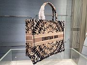 DIOR BOOK TOTE TIE & DIOR EMBROIDERY M1286 SIZE 41.5 CM - 2