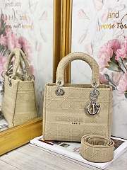 DIOR MEDIUM LADY D-LITE BAG BEIGE M0565 SIZE 24 x 20 x 11 CM - 1