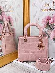 DIOR MEDIUM LADY D-LITE BAG BOIS DE ROSE M0565 SIZE 24 x 20 x 11 CM - 1