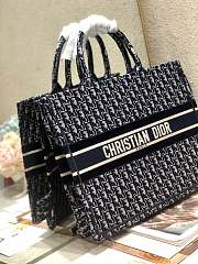 DIOR BOOK TOTE BLUE OBLIQUE EMBROIDERY M1286 SIZE 41.5 x 34.5 x 16 CM - 6