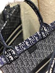DIOR BOOK TOTE BLUE OBLIQUE EMBROIDERY M1286 SIZE 41.5 x 34.5 x 16 CM - 3