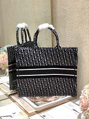 DIOR BOOK TOTE BLUE OBLIQUE EMBROIDERY M1286 SIZE 41.5 x 34.5 x 16 CM - 2