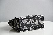 DIOR MEDIUM LADY D-LITE BLACK & WHITE M0565 SIZE 24 x 20 x 11  - 6